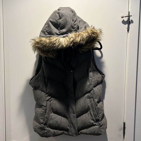 GAP Winter Edition Grey Vest with Detachable Fur Hood - Picture 8 of 8